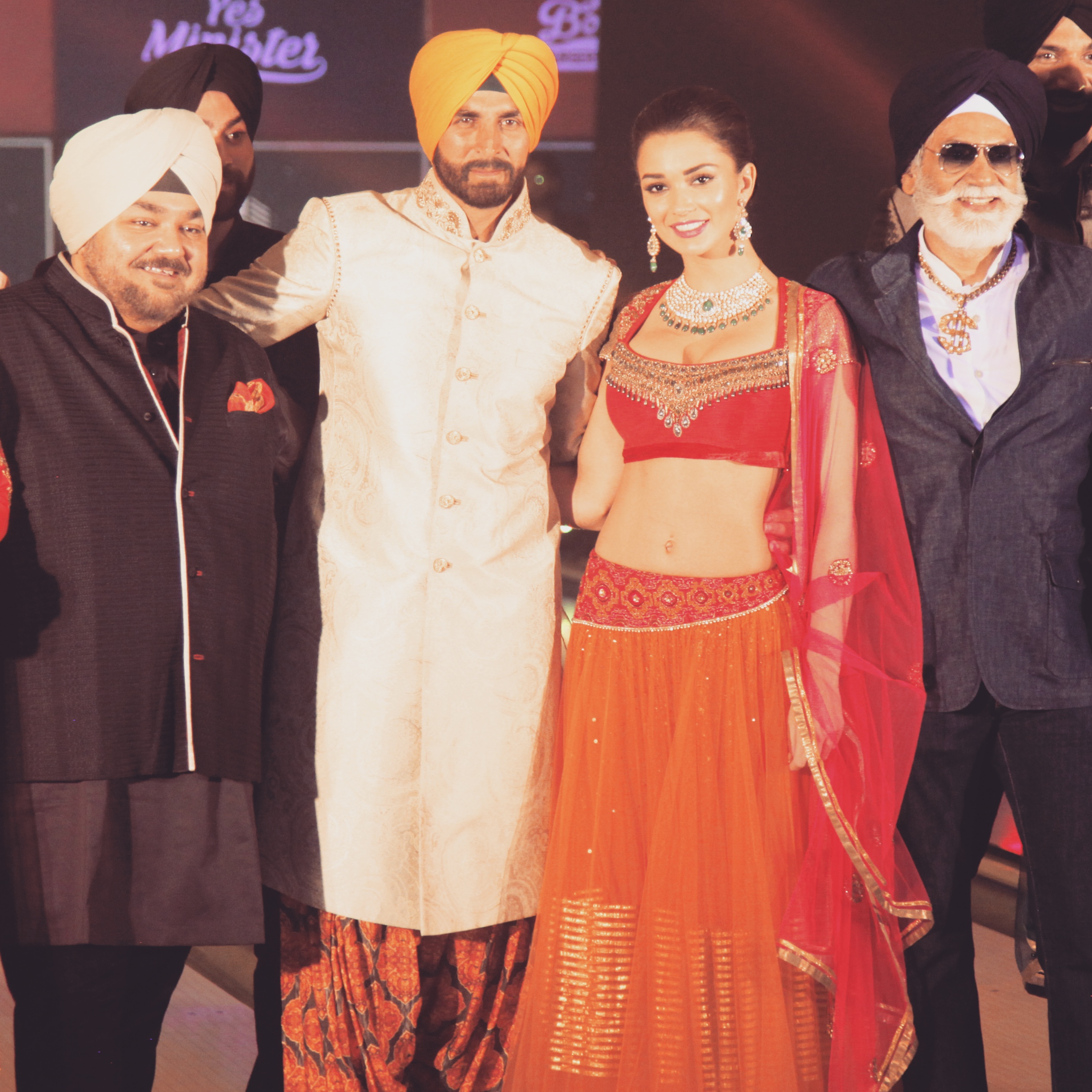 Style And The Sikh, an evening hosted by @thefdci president Sunil Sethi, saw actors Akshay Kumar and Amy Jackson come together to salute the contribution of Sikh community in fashion industry. Check out designer J.J. Valya and Mr Sethi's bling singh avatar for this show, so cute isn't it? 