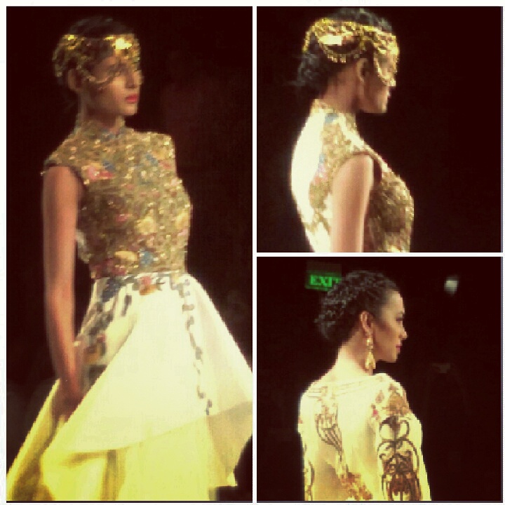 Gleaming in gold! On day two at the #AICW2015, we spotted some beautiful headgears and earrings in gold at designer Samant Chauhan's show. The jewellery created by Sunar jewellers went very well with the offwhite silk ensembles and enhanced the royalty factor of the collection. The pure gold coined neck pieces were used as head jewellery and intricate earrings were used as statement pieces for this line. #sunar #jewellery #indian #luxe #beautiful #kundan #polki #gold #AICW2015 #bloggerslife #royal # #msjunebug0 #loveit #designer #followus #wedding #fashion #samantchauhan #day2