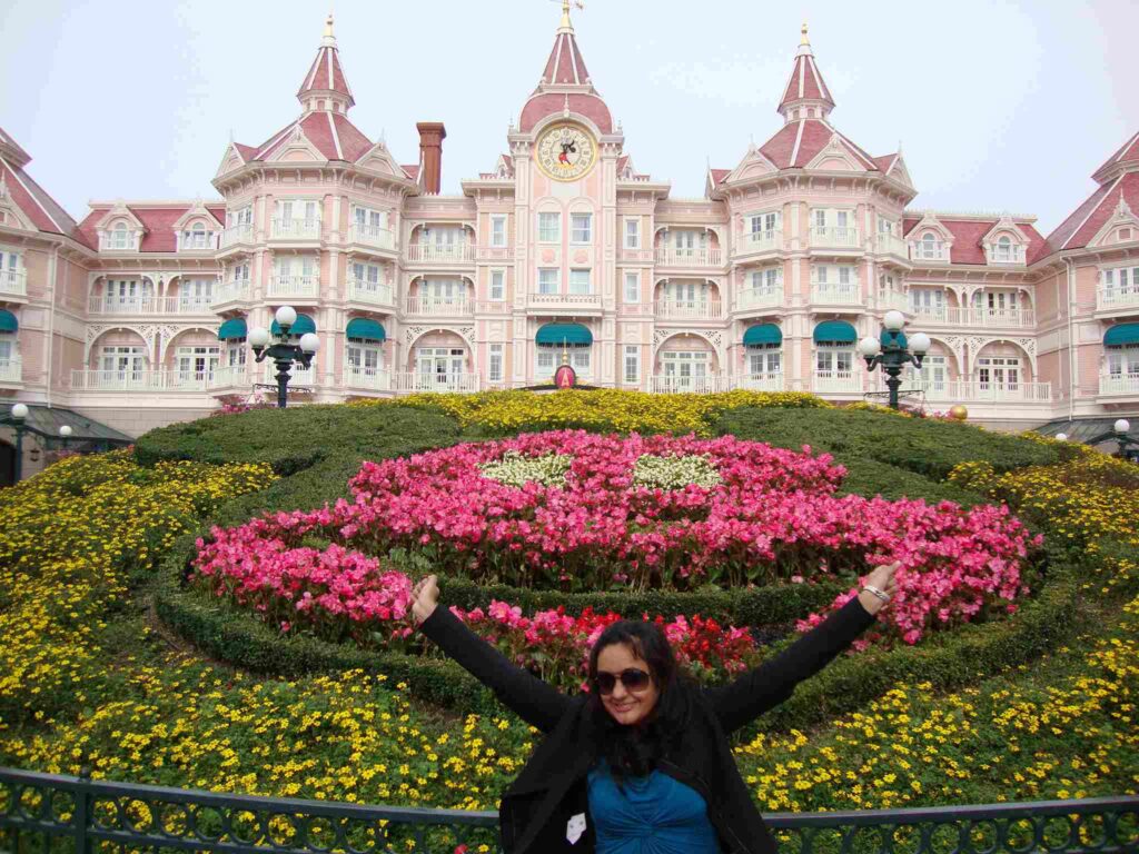 An insider’s guide to enjoy free tourist spots in Paris & 10 smart ways to save money